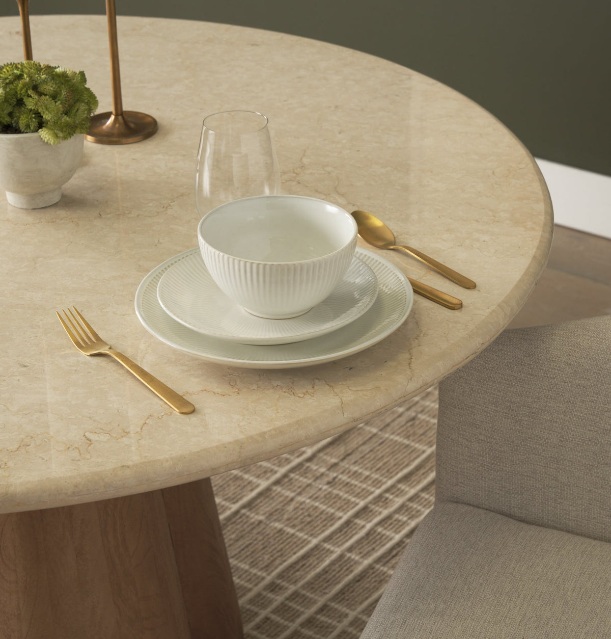 Marilyn 48" Dining Table