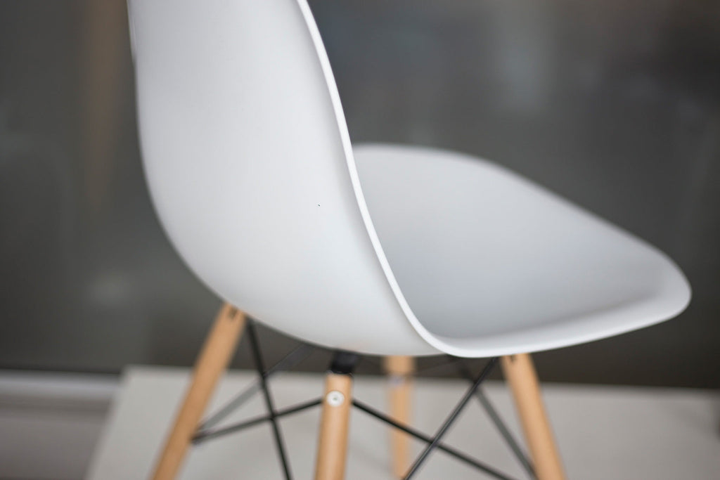 Eames Eiffel Molded Plastic Chair (Natural Base)